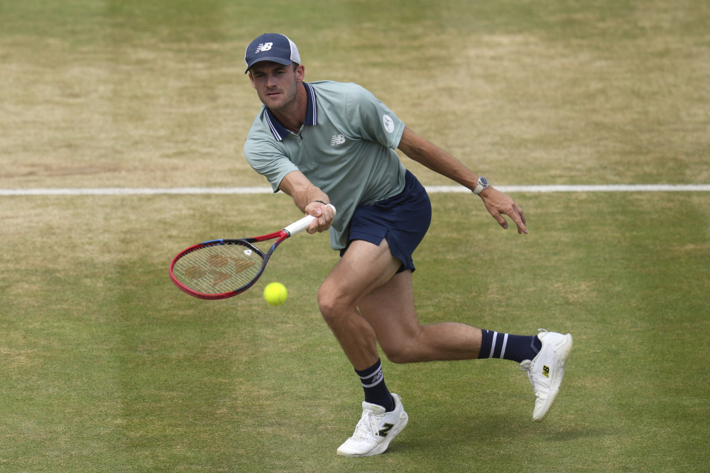 继续在足坛 继续在足坛